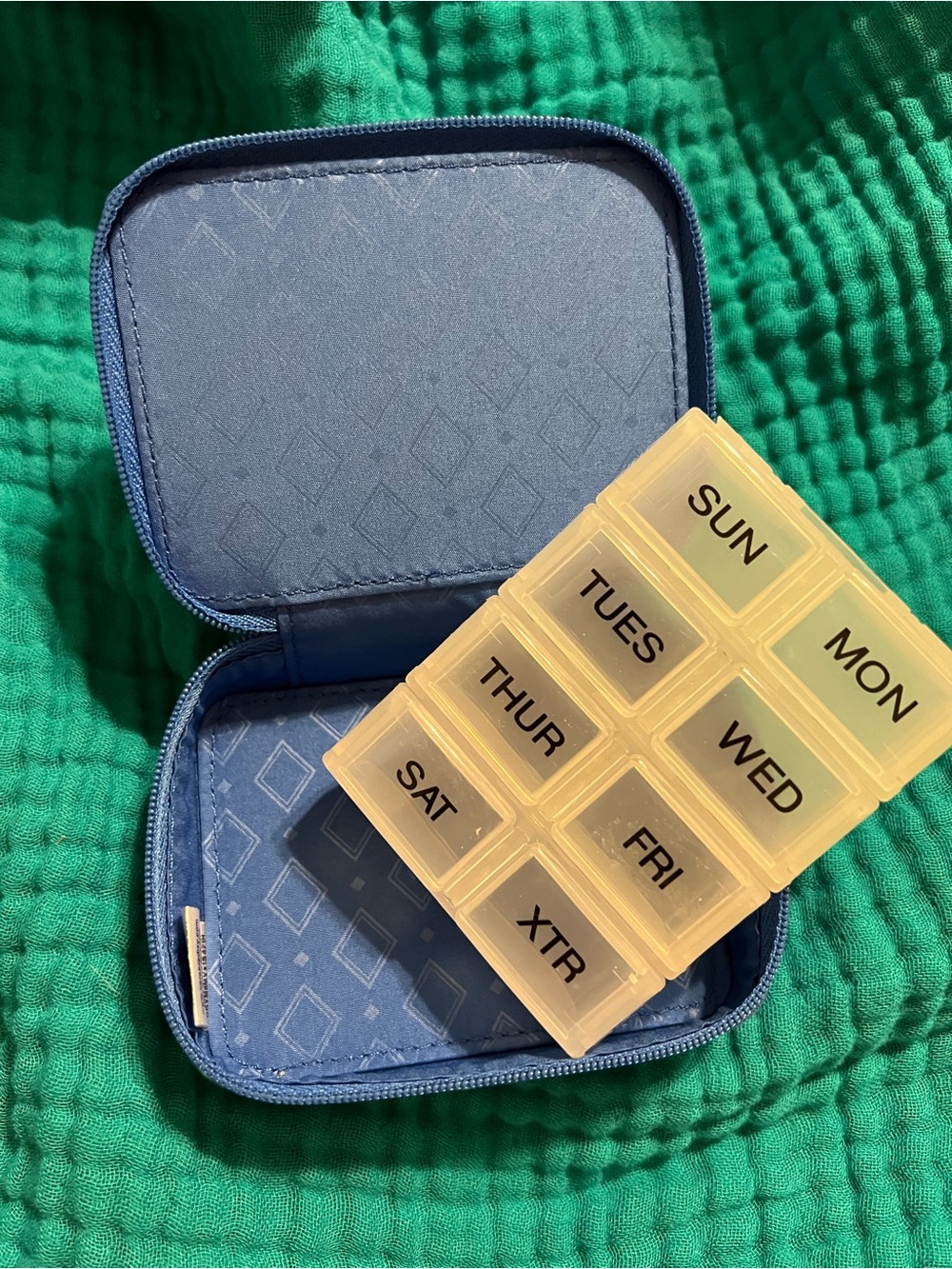 Vera Bradley Medicine Compact Organizer for traveling - Picture 2 of 3